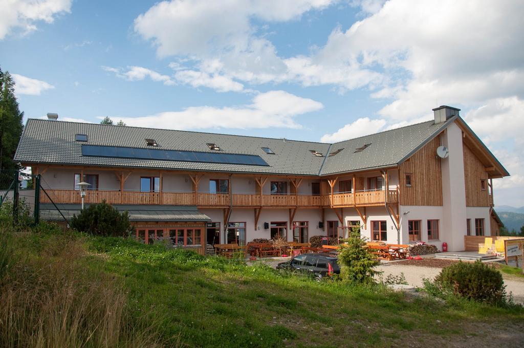 Jufa Hotel Hochrindl Buitenkant foto