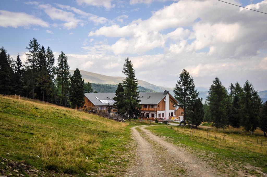 Jufa Hotel Hochrindl Buitenkant foto