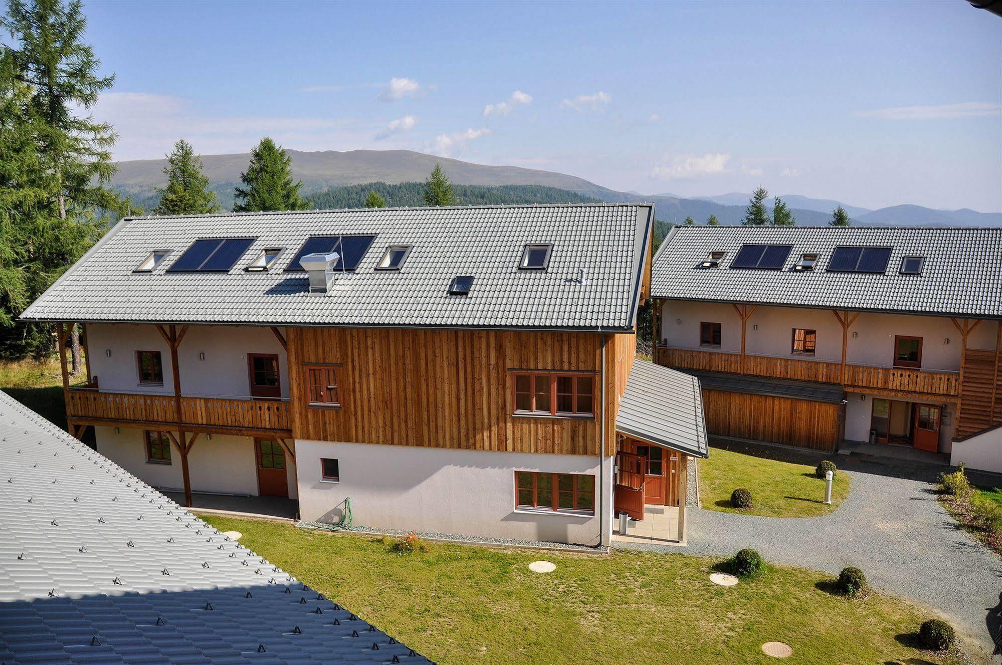 Jufa Hotel Hochrindl Buitenkant foto
